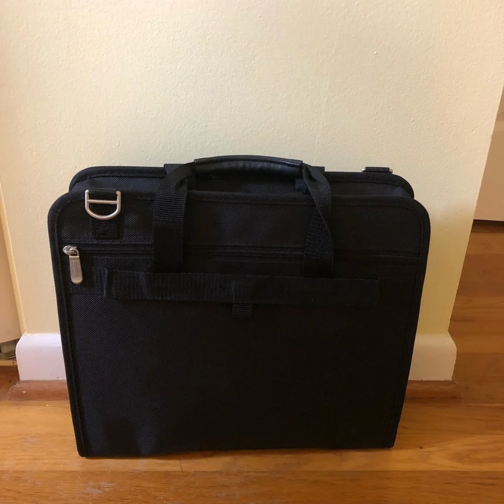 NWOT Black Canvas Compaq laptop with Shoulder Strap and leather Handles